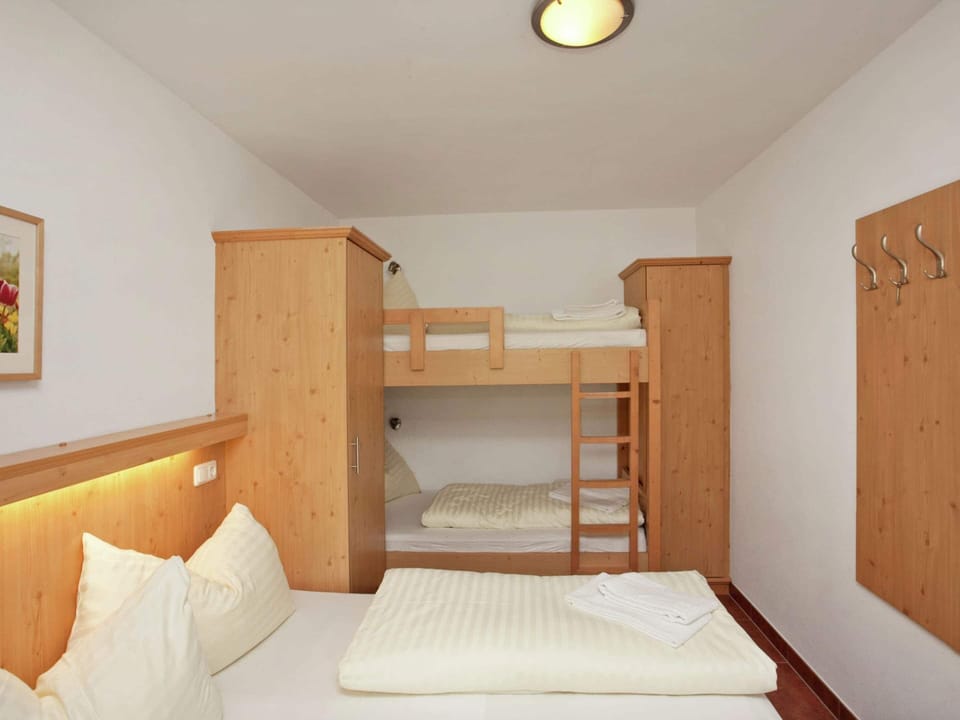 House | 3 bedrooms, bed sheets