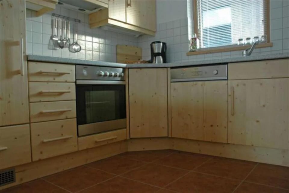 House | Private kitchen | Coffee/tea maker, microwave, oven, dishwasher