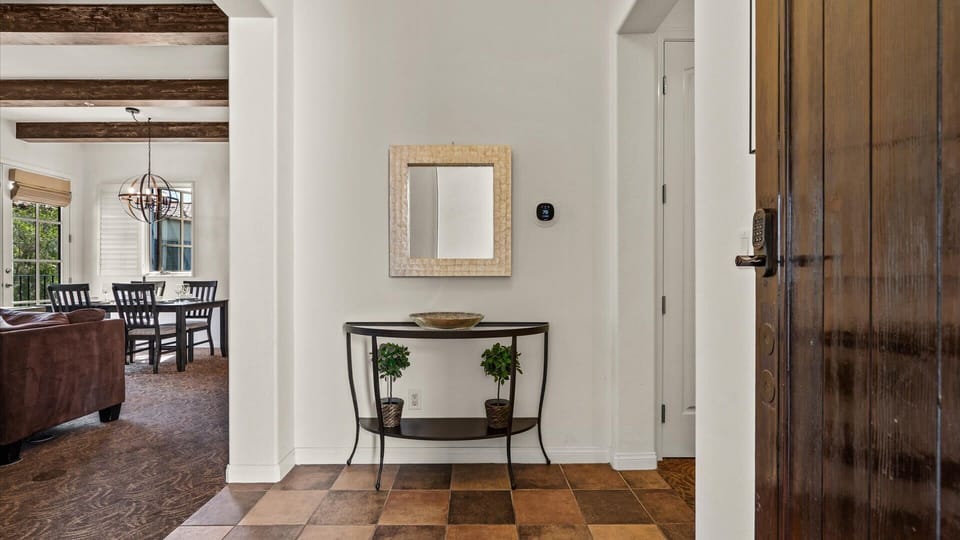 Entry Alcove