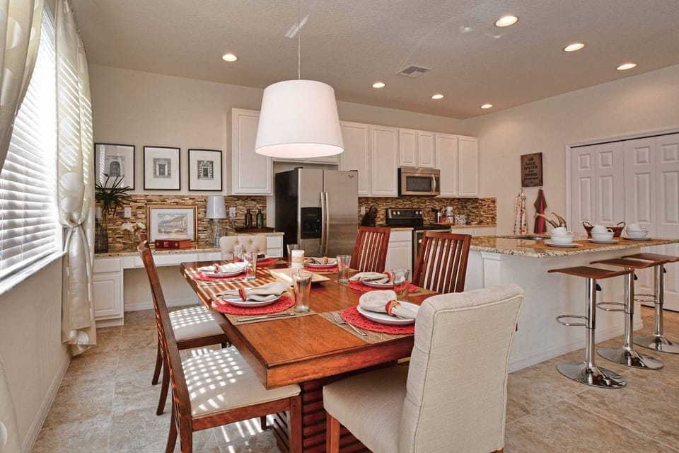 Detail of the Dining Room and kitchen.