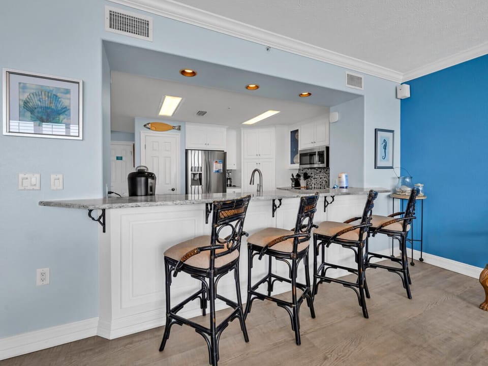 Eat-in bar seating