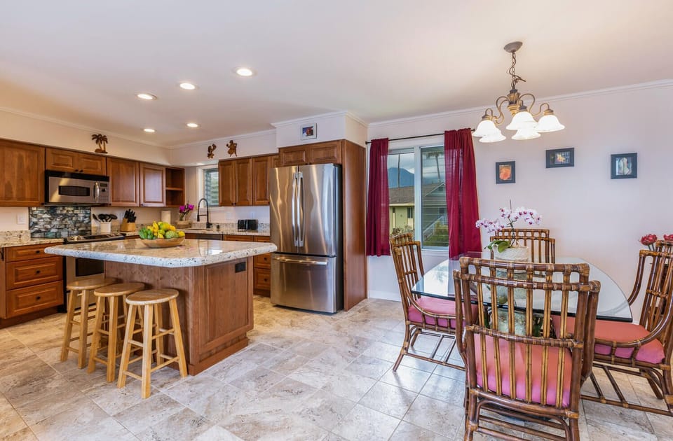Alii Kai 4303 | Kauai Kahuna Vacation Rentals | Kitchen & Dining - Alii Kai 4303 | Kauai Kahuna Vacation Rentals | Kitchen and Dining Area