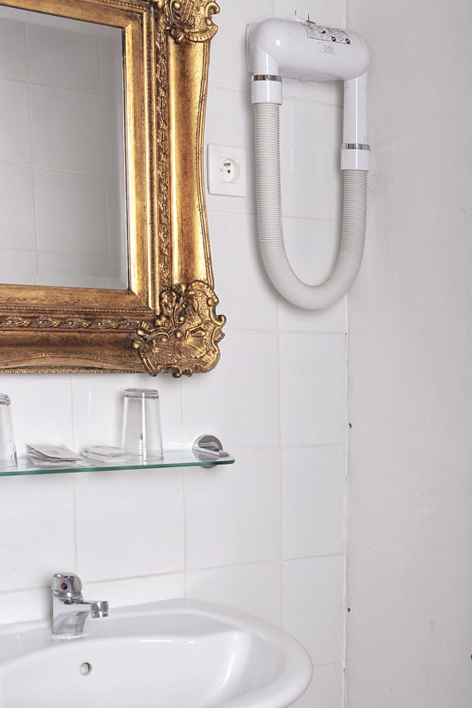 Single Room | Bathroom | Shower, hair dryer, towels
