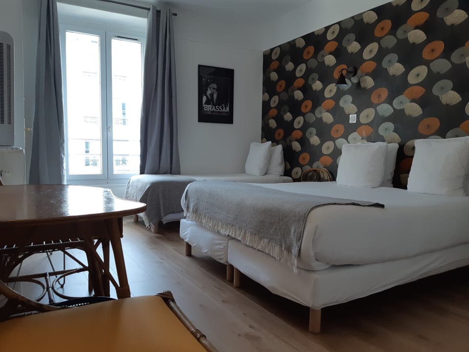 Triple Room | Desk, laptop workspace, soundproofing, iron/ironing board