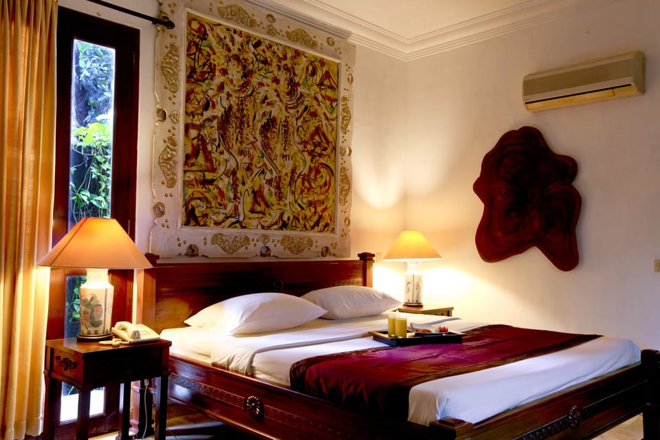 Deluxe Room | Minibar, desk, free cribs/infant beds, rollaway beds