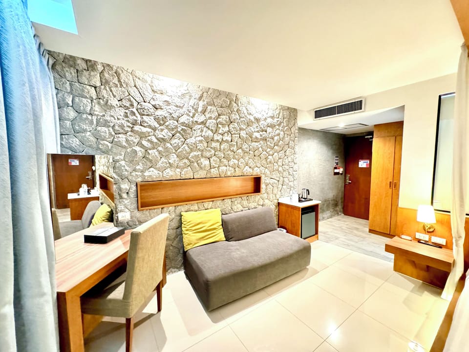 Deluxe Room | Premium bedding, down comforters, minibar, in-room safe