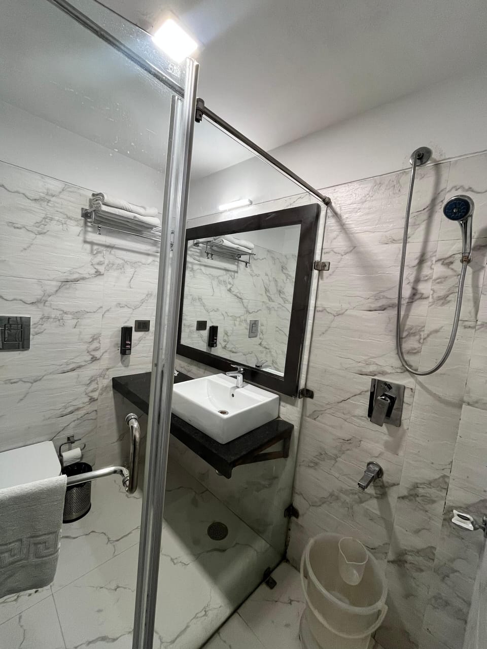 Deluxe Double Room, 1 Double Bed | Bathroom | Eco-friendly toiletries, towels, soap, shampoo