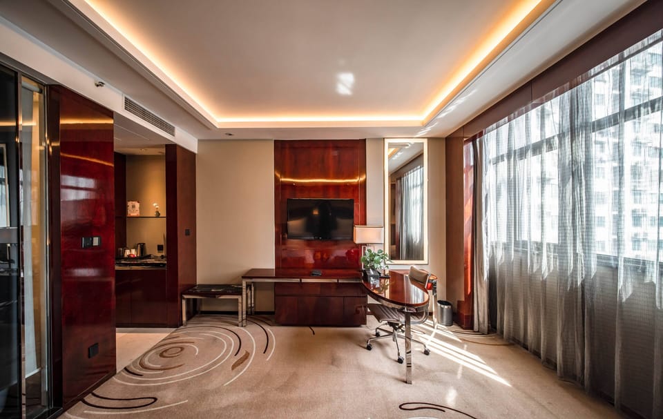 Deluxe Room, 2 Twin Beds, Non Smoking | Minibar, in-room safe, rollaway beds (surcharge), WiFi (free)