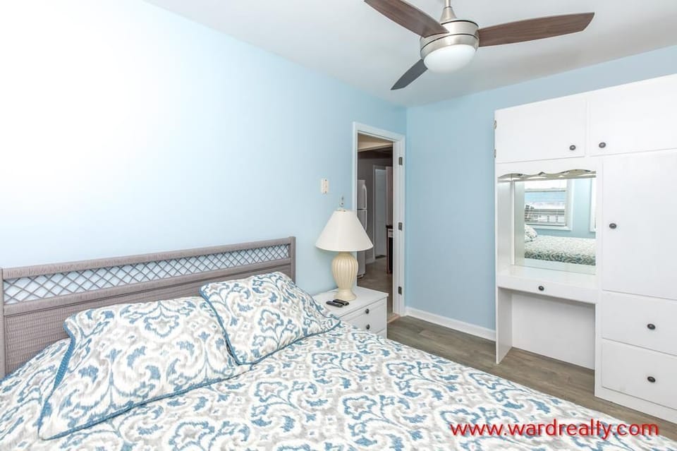 Oceanfront Queen Bedroom III