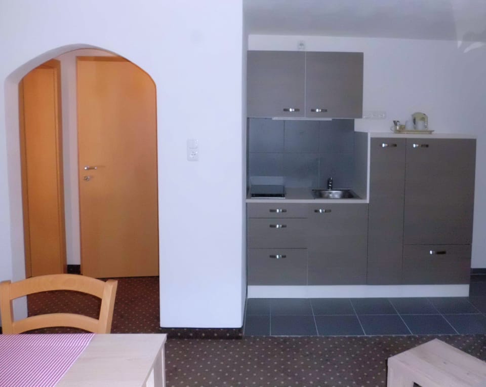Standard Condo, 1 Bedroom | Hypo-allergenic bedding, down comforters, in-room safe, laptop workspace