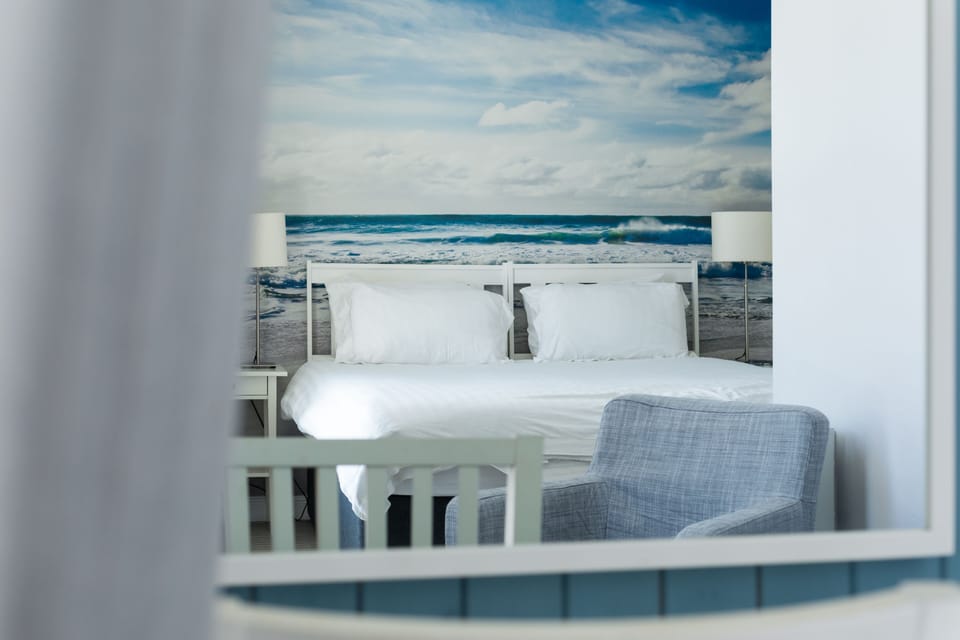 Double Room, Sea View | Desk, WiFi (free), bed sheets