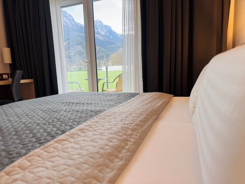 double room superior mountain panorama | Hypo-allergenic bedding, in-room safe, desk, blackout drapes