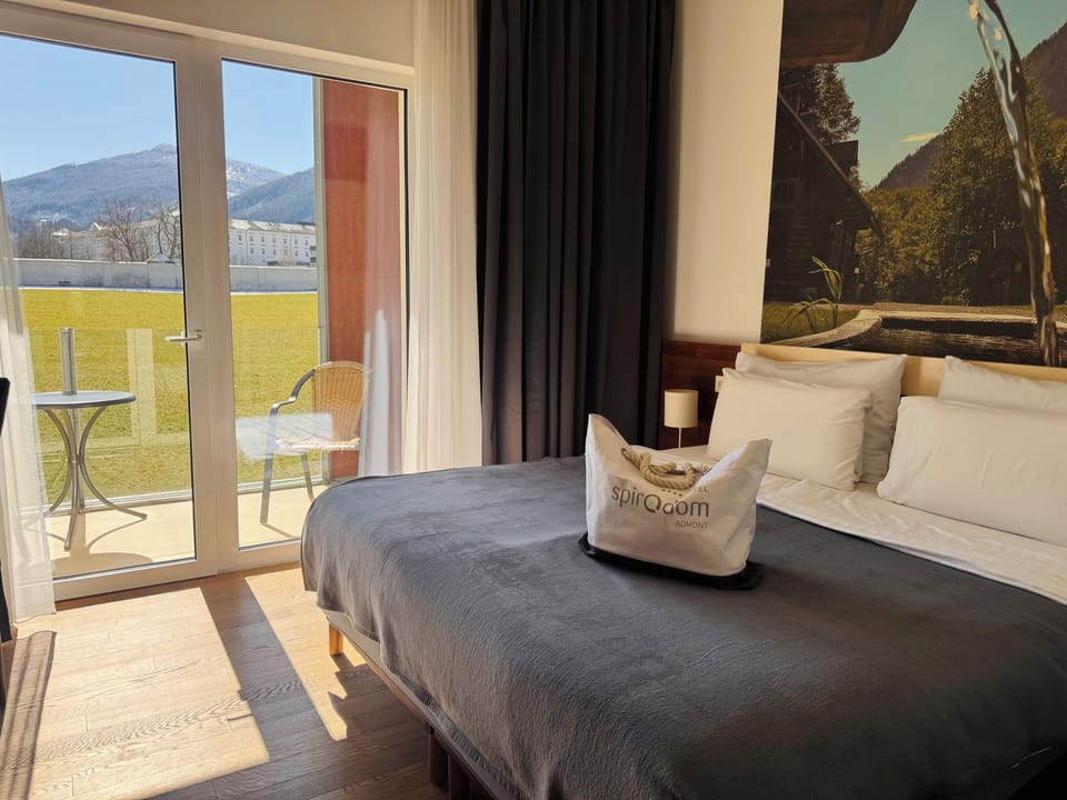 double room superior mountain panorama | Hypo-allergenic bedding, in-room safe, desk, blackout drapes