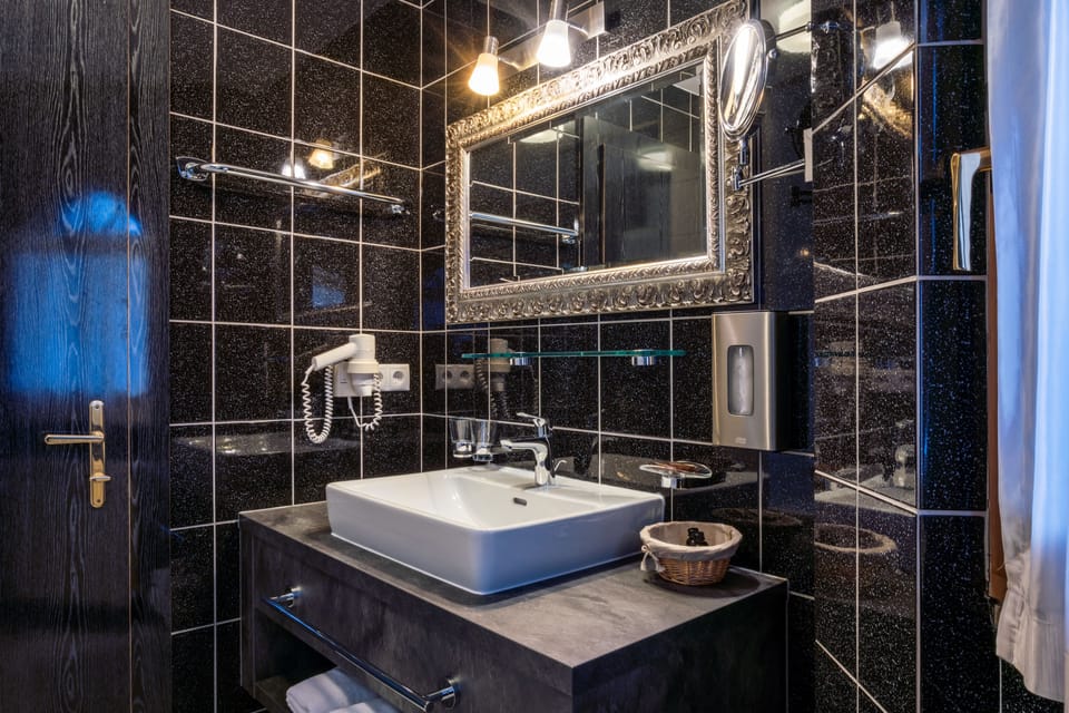 Superior Double Room, Balcony (Alpenblumen) | Bathroom | Free toiletries, hair dryer, slippers, towels
