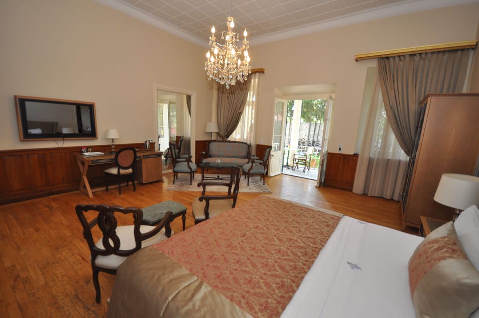 Suite | In-room safe, desk, laptop workspace, soundproofing