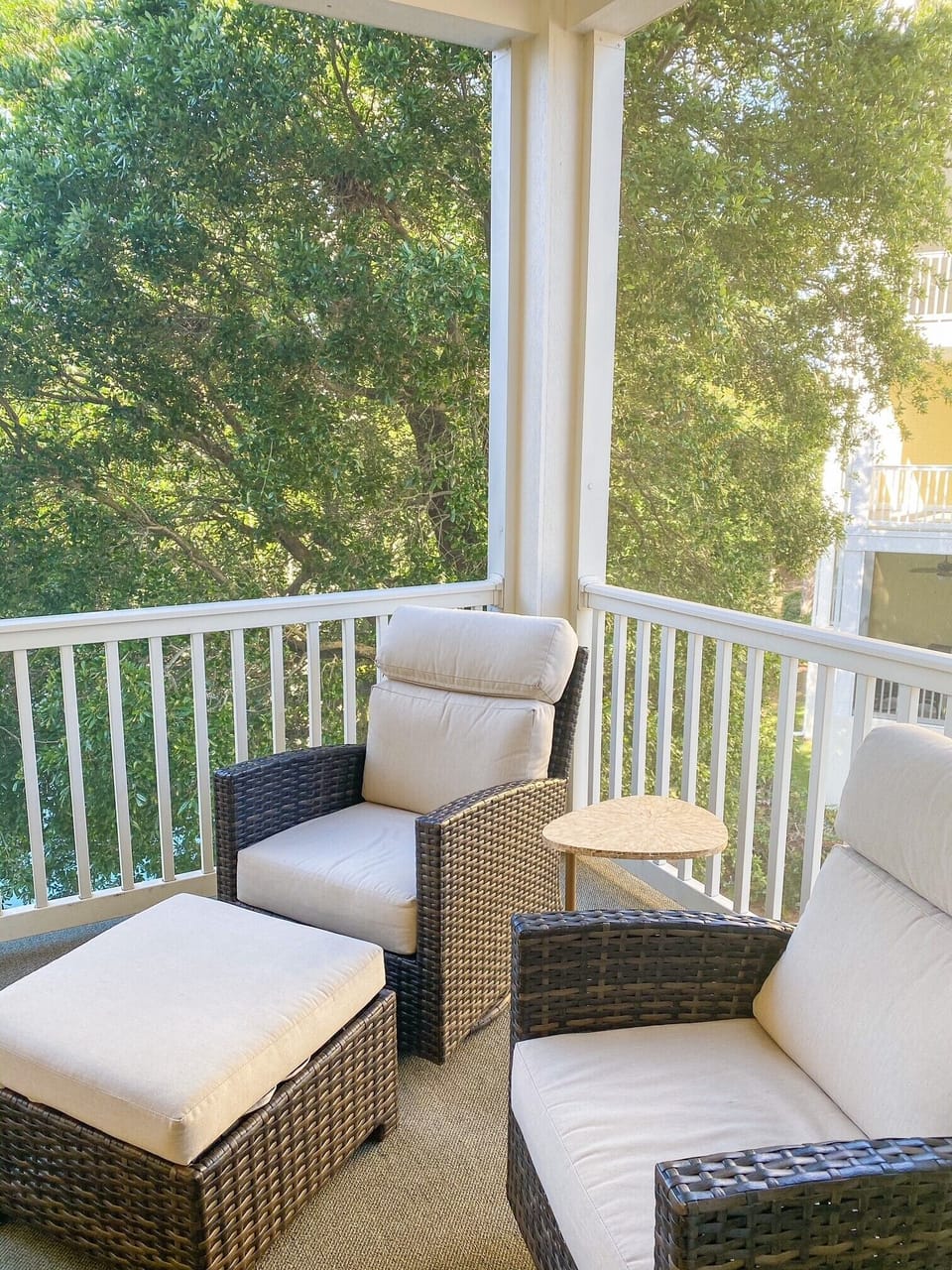 Screened In Porch Overlooking Pond