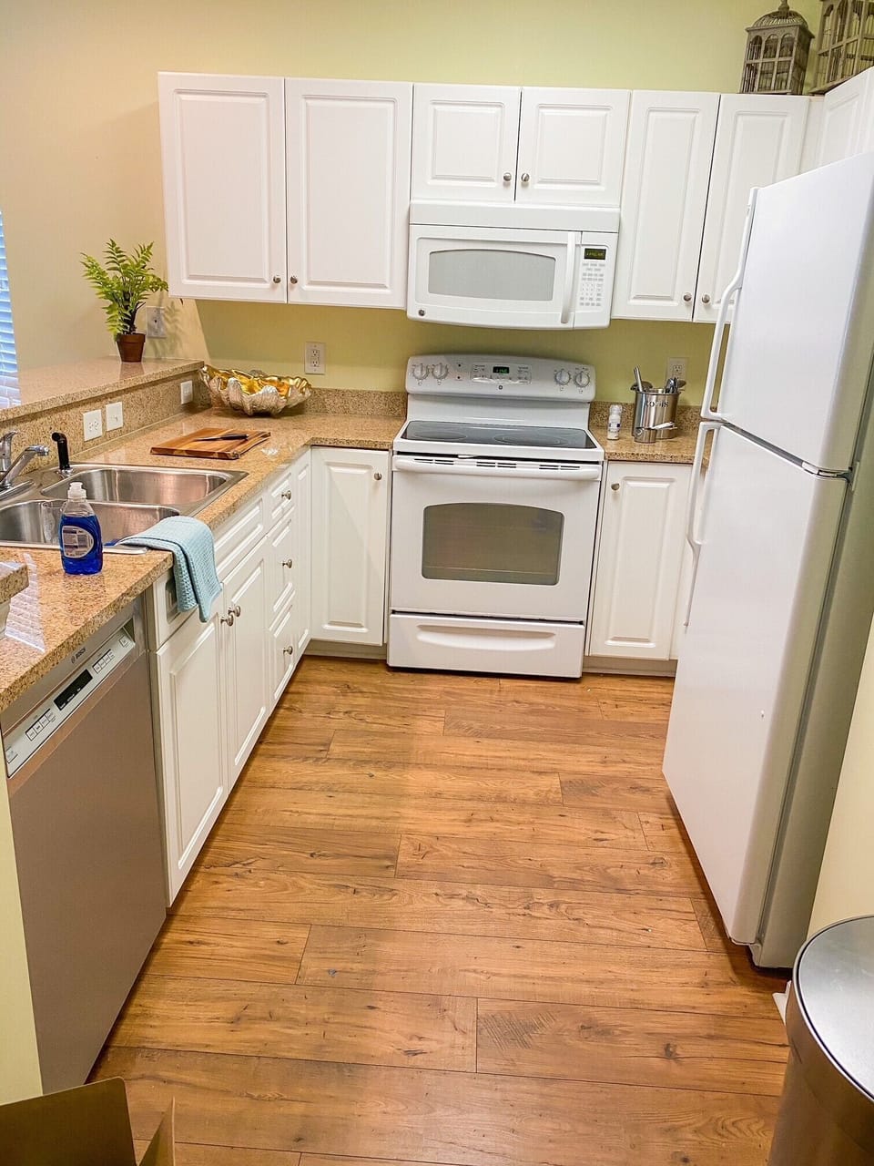 Fully Stocked Kitchen