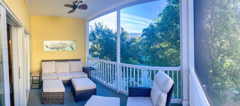 Screened In Porch Overlooking Pond