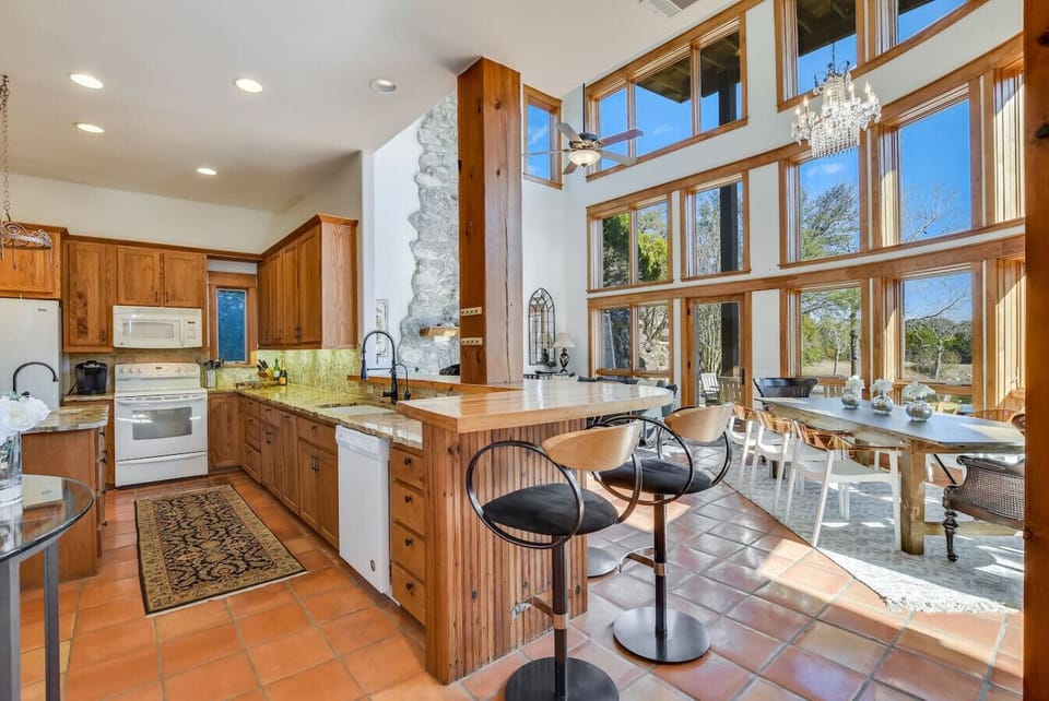 Spacious rooms with beautiful views and natural light!