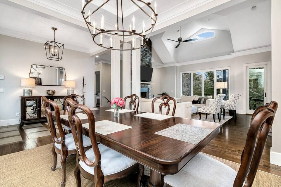 The upper level features a spacious living / dining / kitchen area, ample outdoor space on the lanai and upper deck, and an exquisite king bedroom with ensuite jetted bathtub and separate shower.