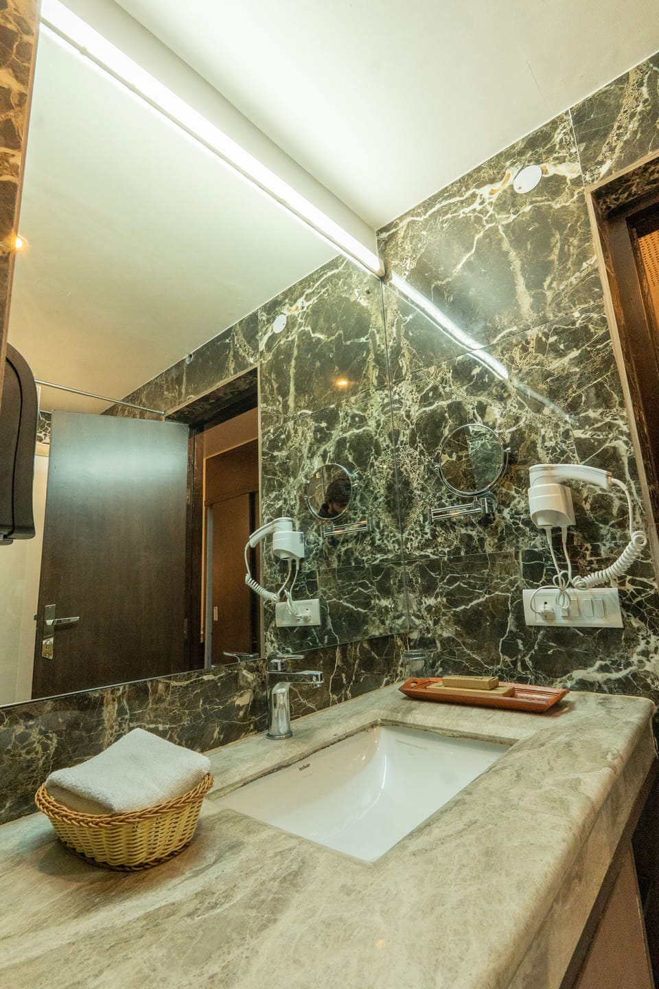 Superior Room, Valley View, Mountainside | Bathroom | Shower, rainfall showerhead, free toiletries, bathrobes