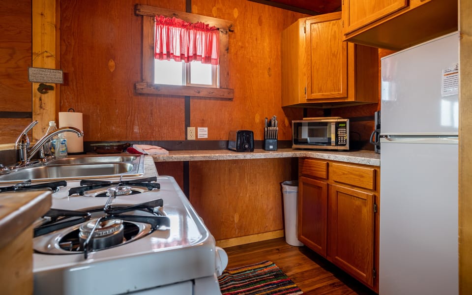 The kitchen is great for preparing meals, picnics for your Yellowstone day trips or a morning cup of coffee