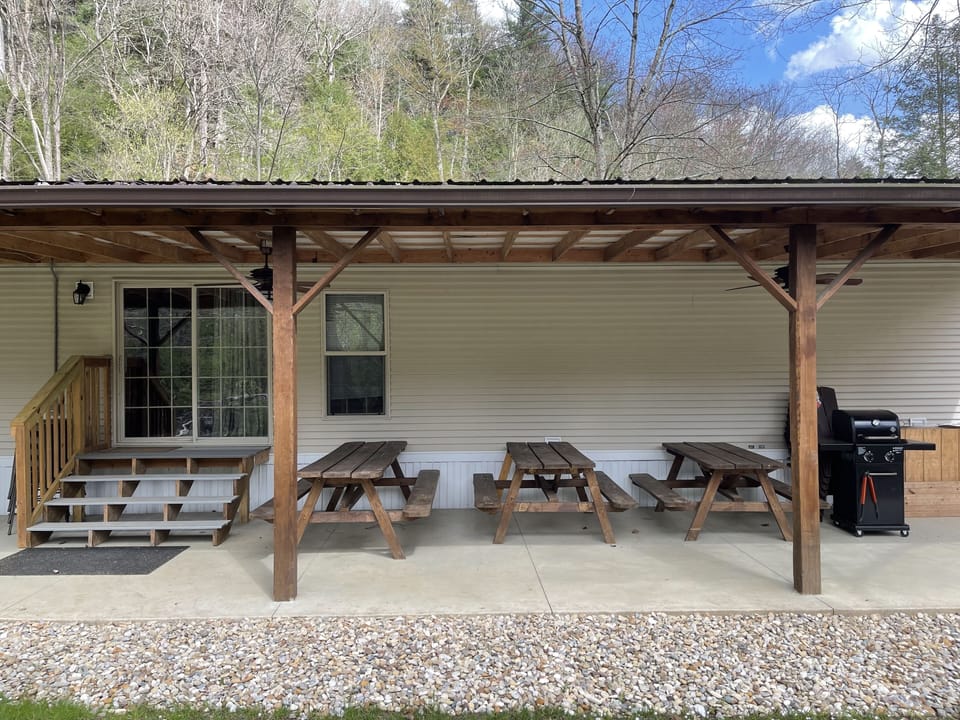 3 picnic tables for entertaining.