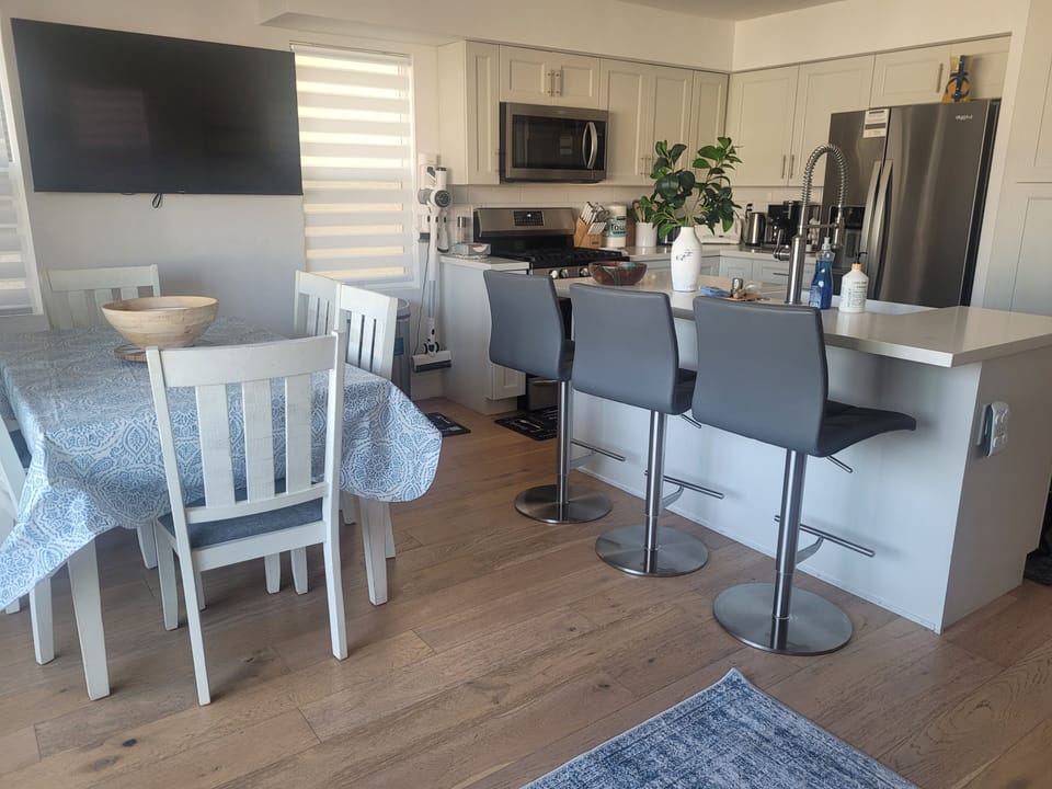 Casual dining comfort with flat screen TV.