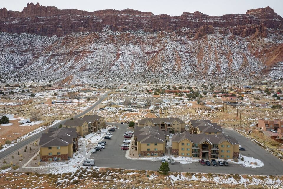 Wonderfully located near downtown with beautiful mountain views Fall, Winter, Summer or Spring.