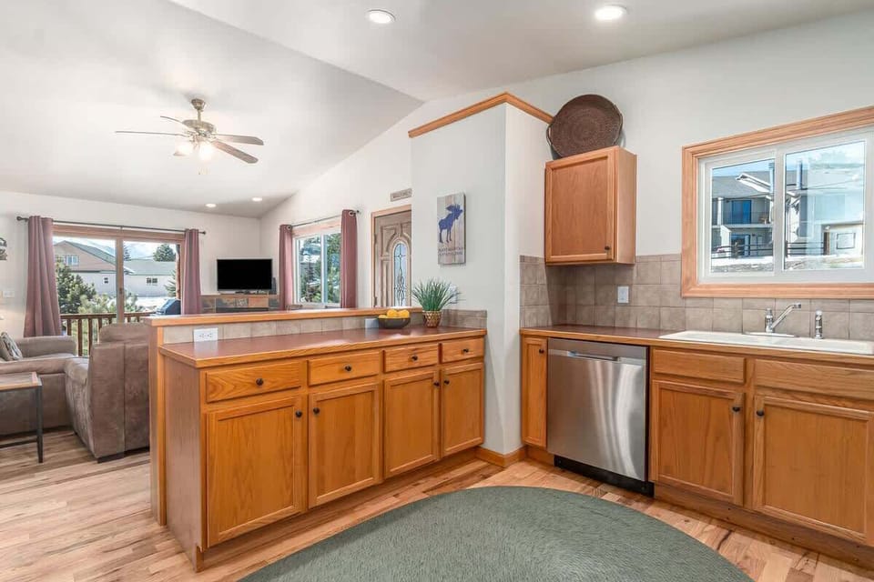 Full kitchen