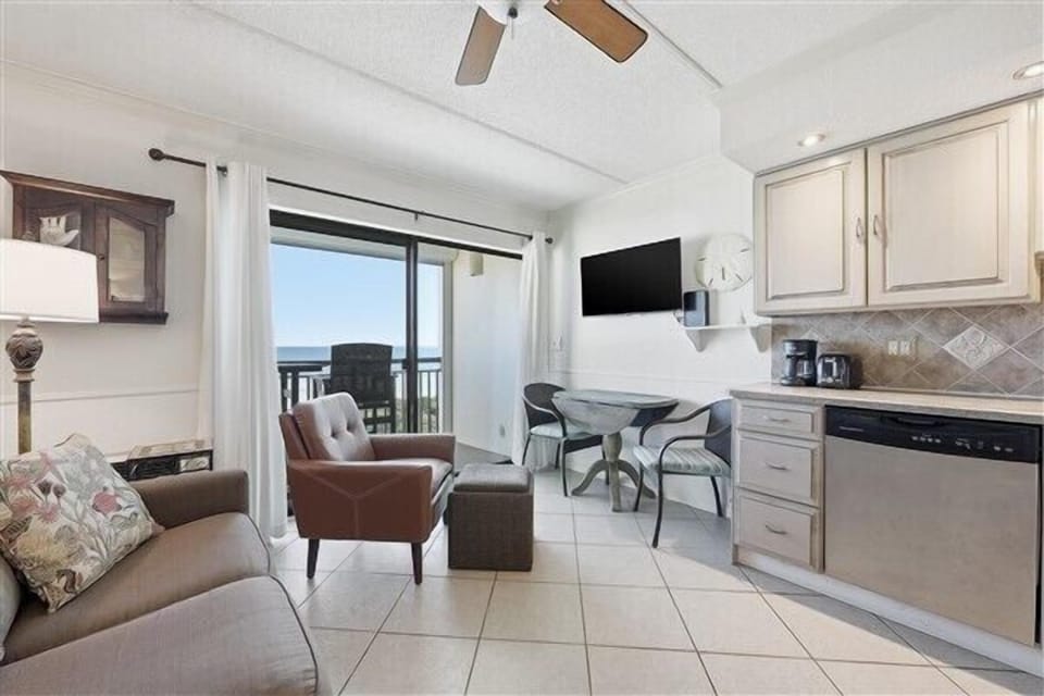 Condo 404