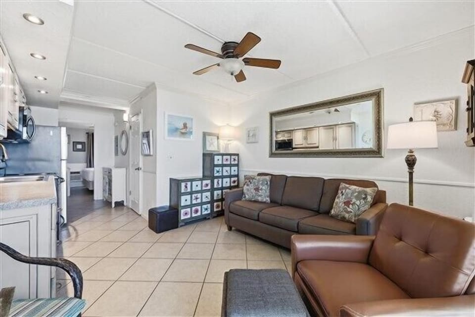 Condo 404
