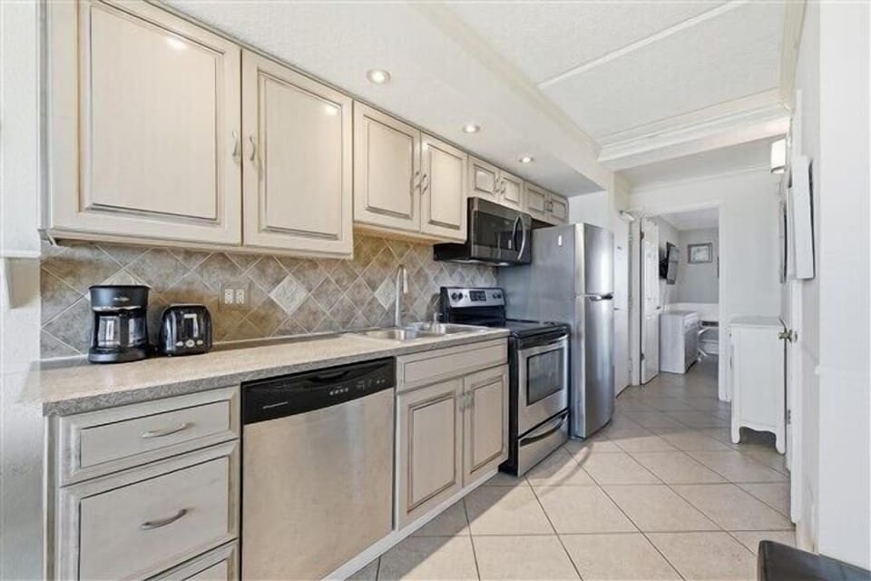 Condo 404