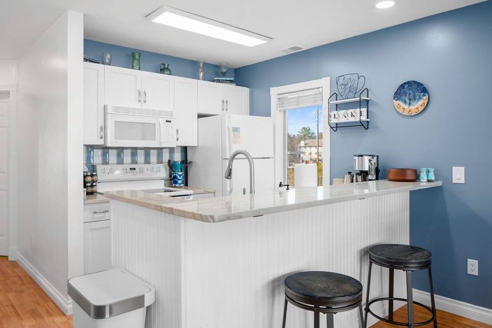 Bright kitchen and dining area, perfect for cooking and sharing meals 🍽️✨
