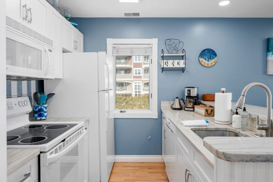 Bright kitchen and dining area, perfect for cooking and sharing meals 🍽️✨