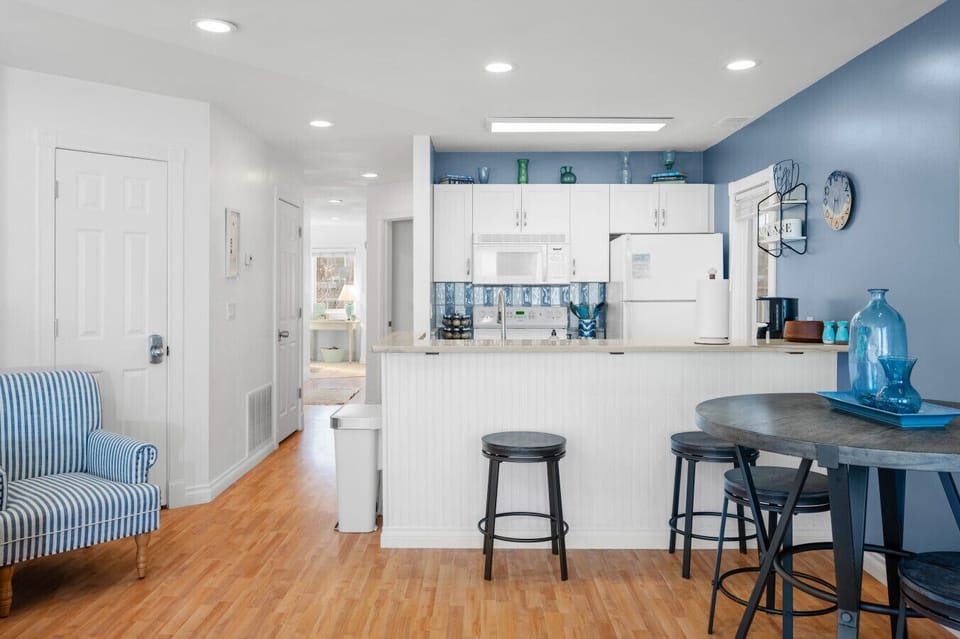 Bright kitchen and dining area, perfect for cooking and sharing meals 🍽️✨