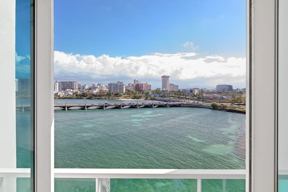 Breathtaking view from standing-room-only balcony