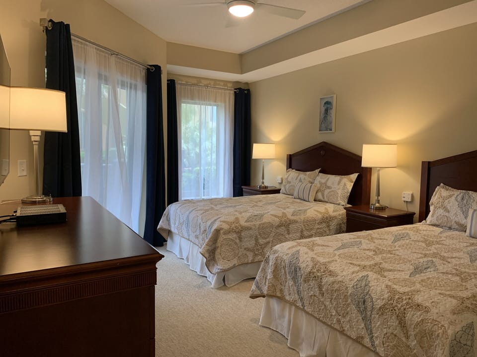 2nd bedroom has two queen beds 