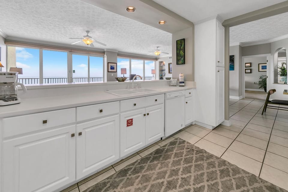 Kitchen with plenty of counter space