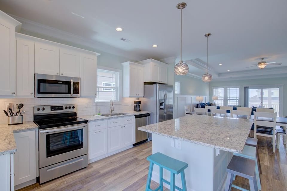 Modern kitchen w/ island that sits 8, new appliances and sound side deck