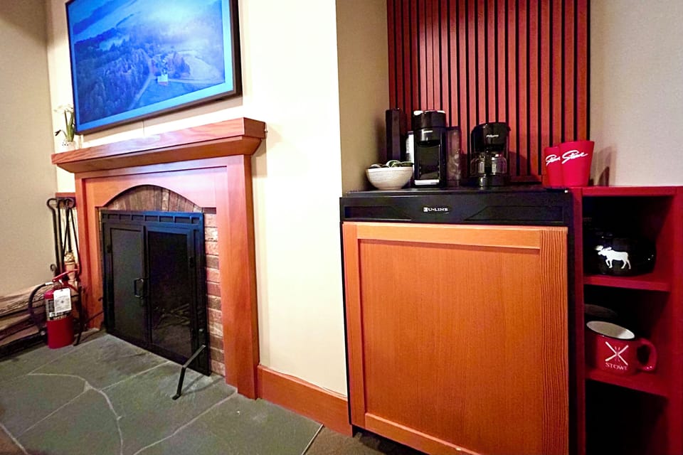 1st floor king suite: kitchen, dining, dishwasher, balcony, frame tv, etc.