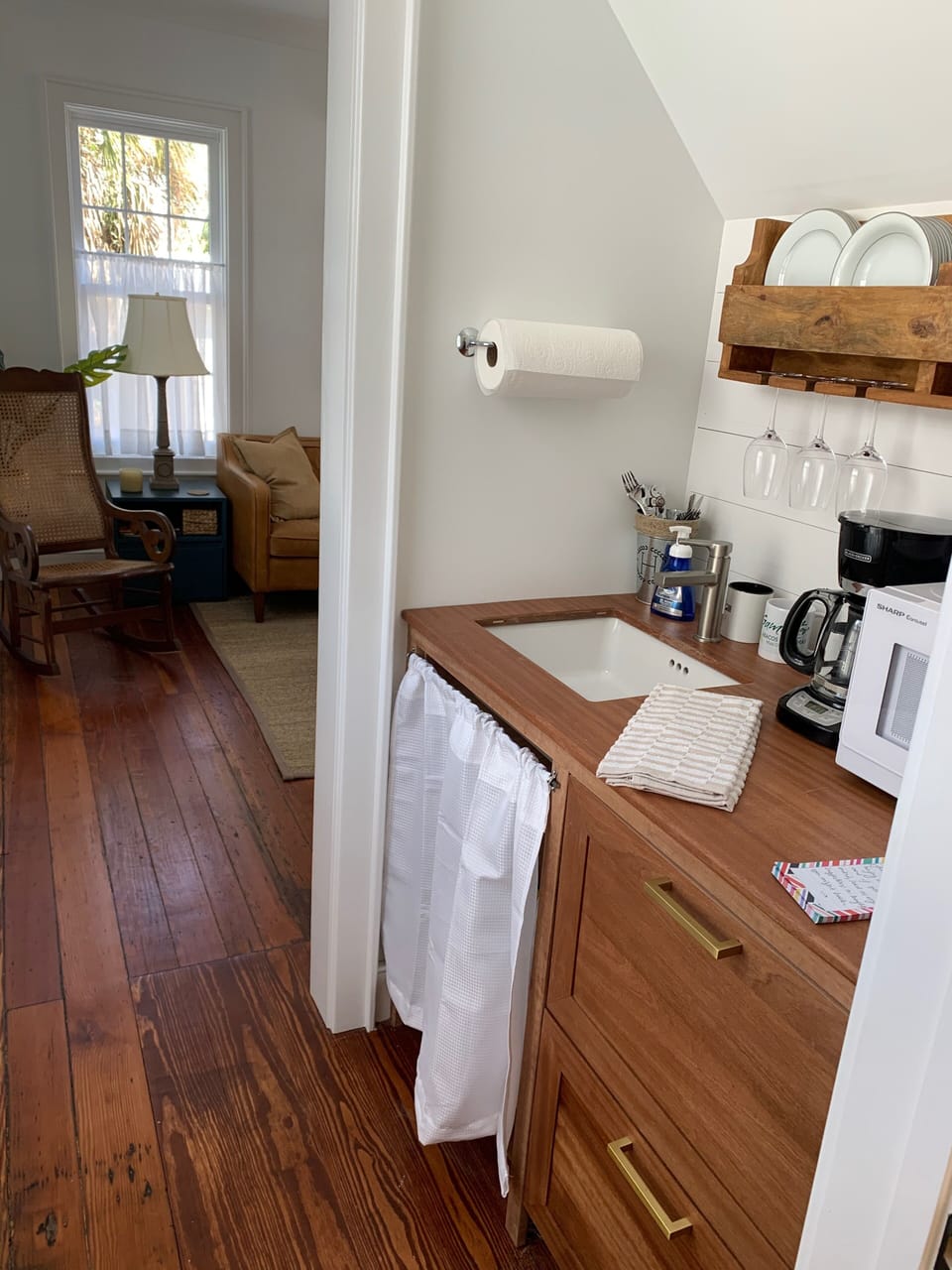Downstairs kitchenette 
