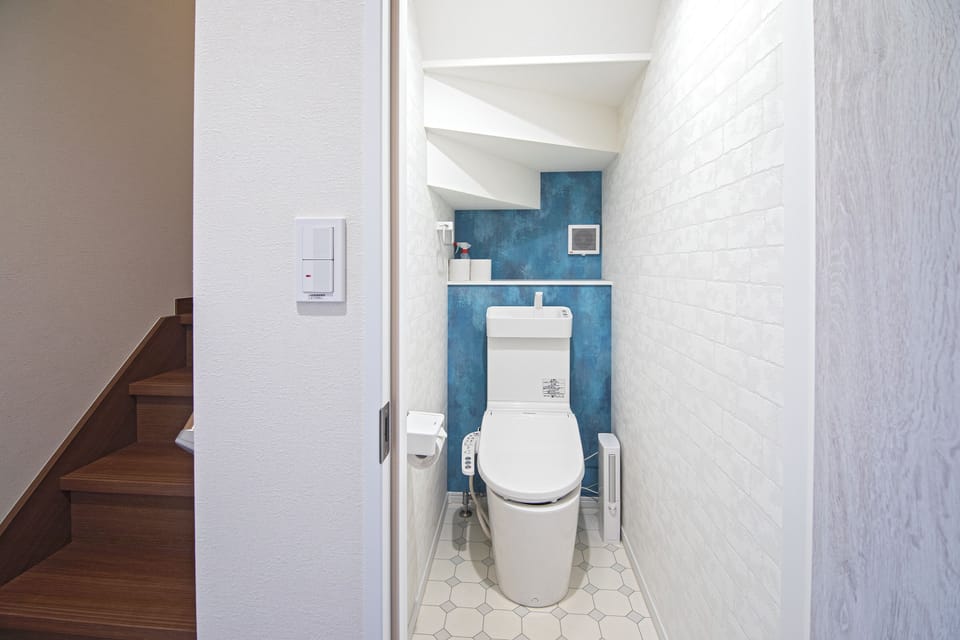Private Vacation Home, Non smoking | Bathroom | Separate tub and shower, rainfall showerhead, free toiletries