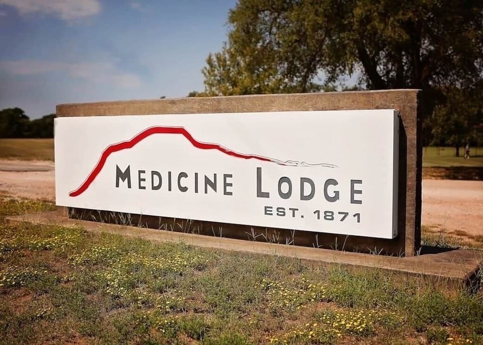 Welcome to Medicine Lodge, KS! Home of the Scenic Gypsum Hills and red dirt! ❤️