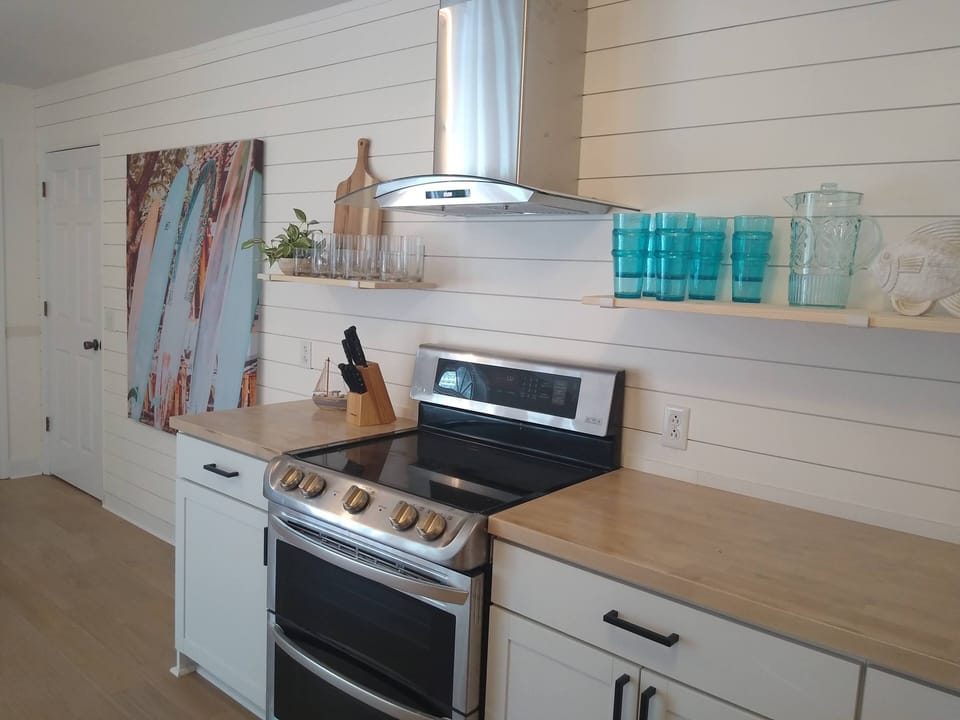 Electric double oven with cooktop