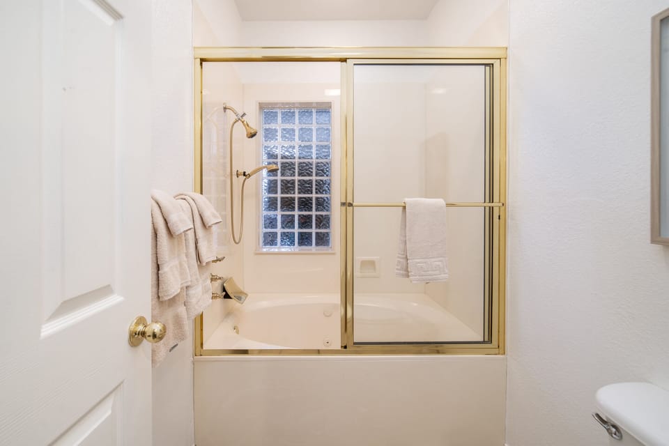 Master Bathroom - Jetted Tub