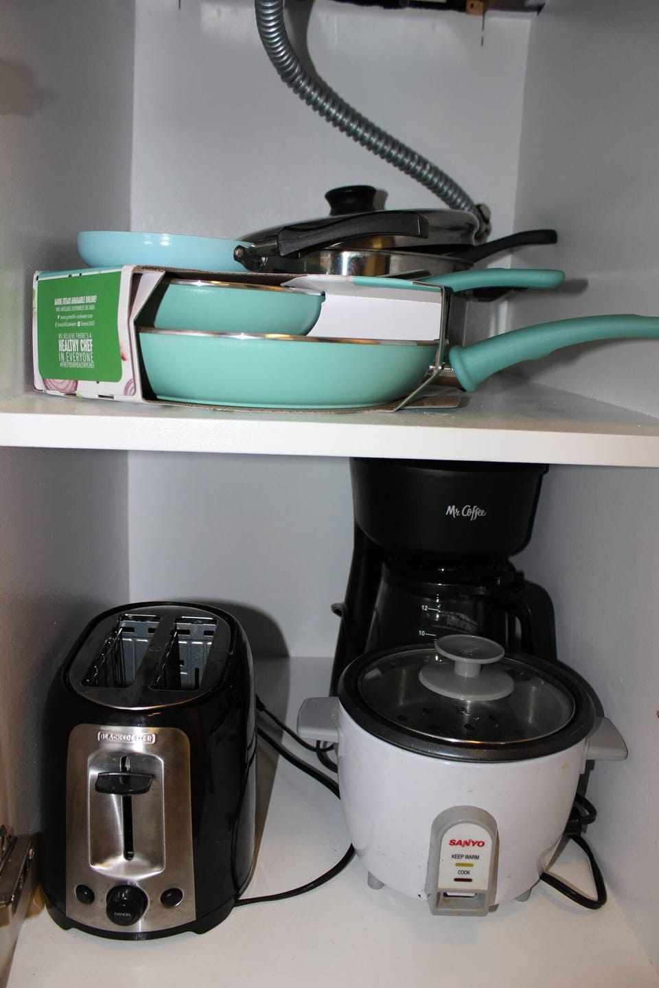 Pots and pans, drip coffemaker, ricepot and toaster