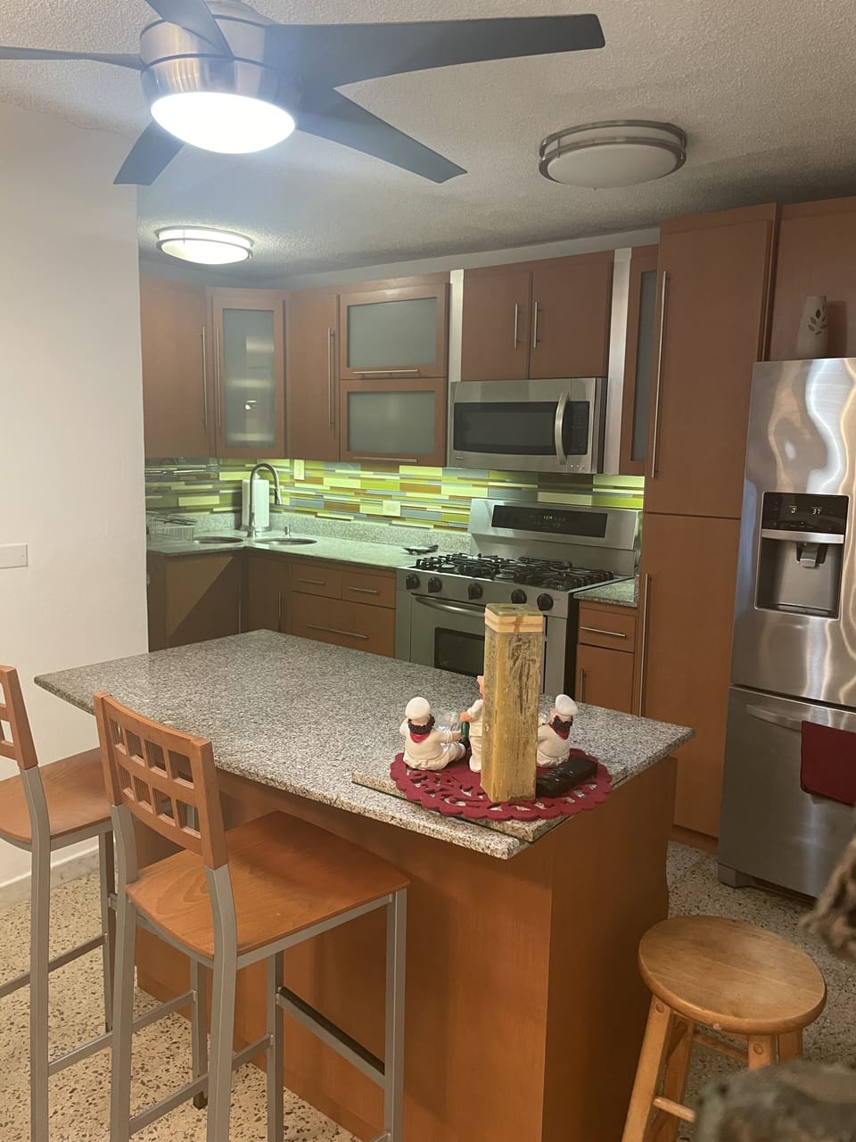 Full kitchen. 
S/S frig. and microwave. 
Center Isand. 
Fan above island. 
