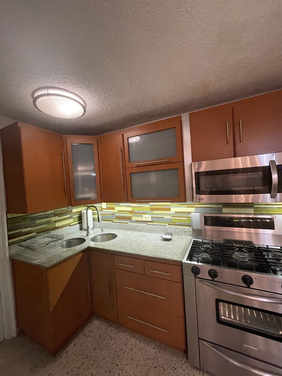 Full kitchen under cabinet lighting. 
Stainless steel 5 burner elec/gas stove. 