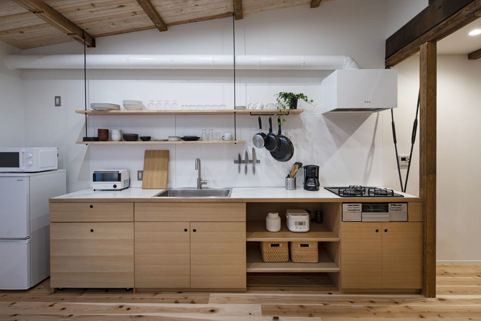 City House, Non Smoking | Private kitchenette | Full-size fridge, microwave, stovetop, electric kettle